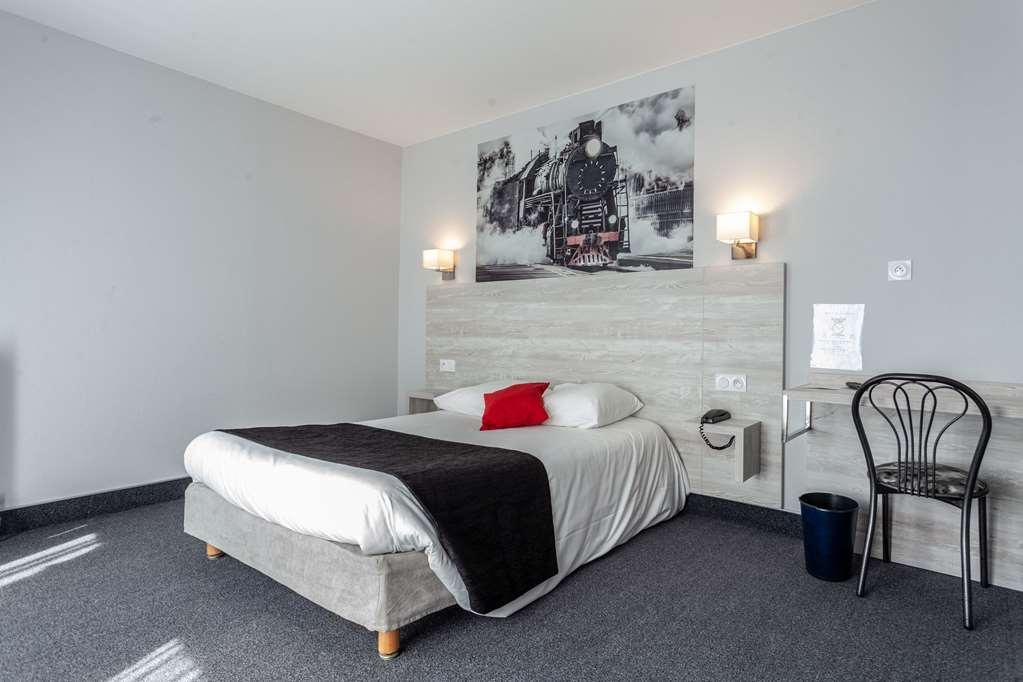 Campanile Grenoble Centre Gare Hotel Room photo