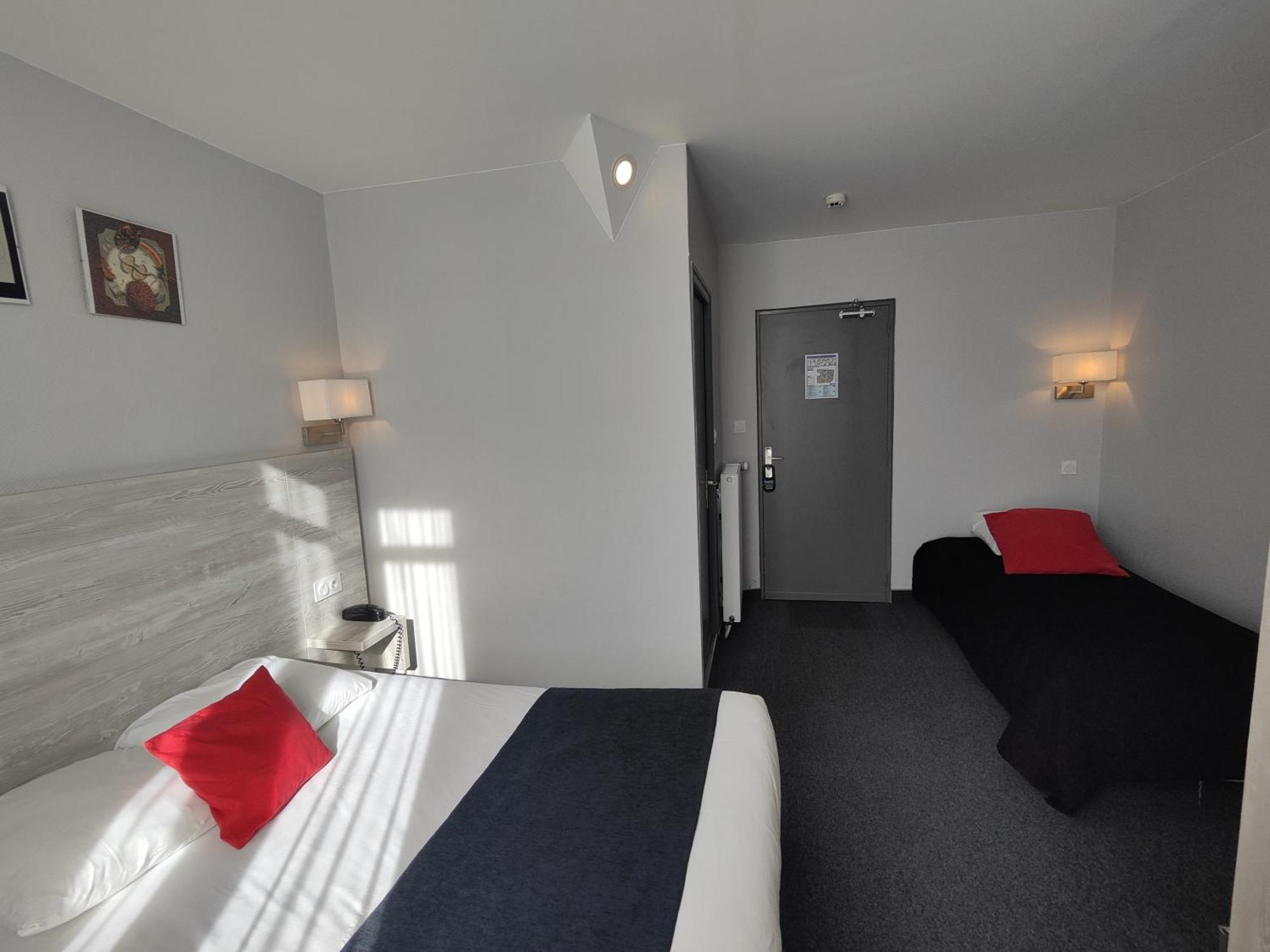 Campanile Grenoble Centre Gare Hotel Exterior photo